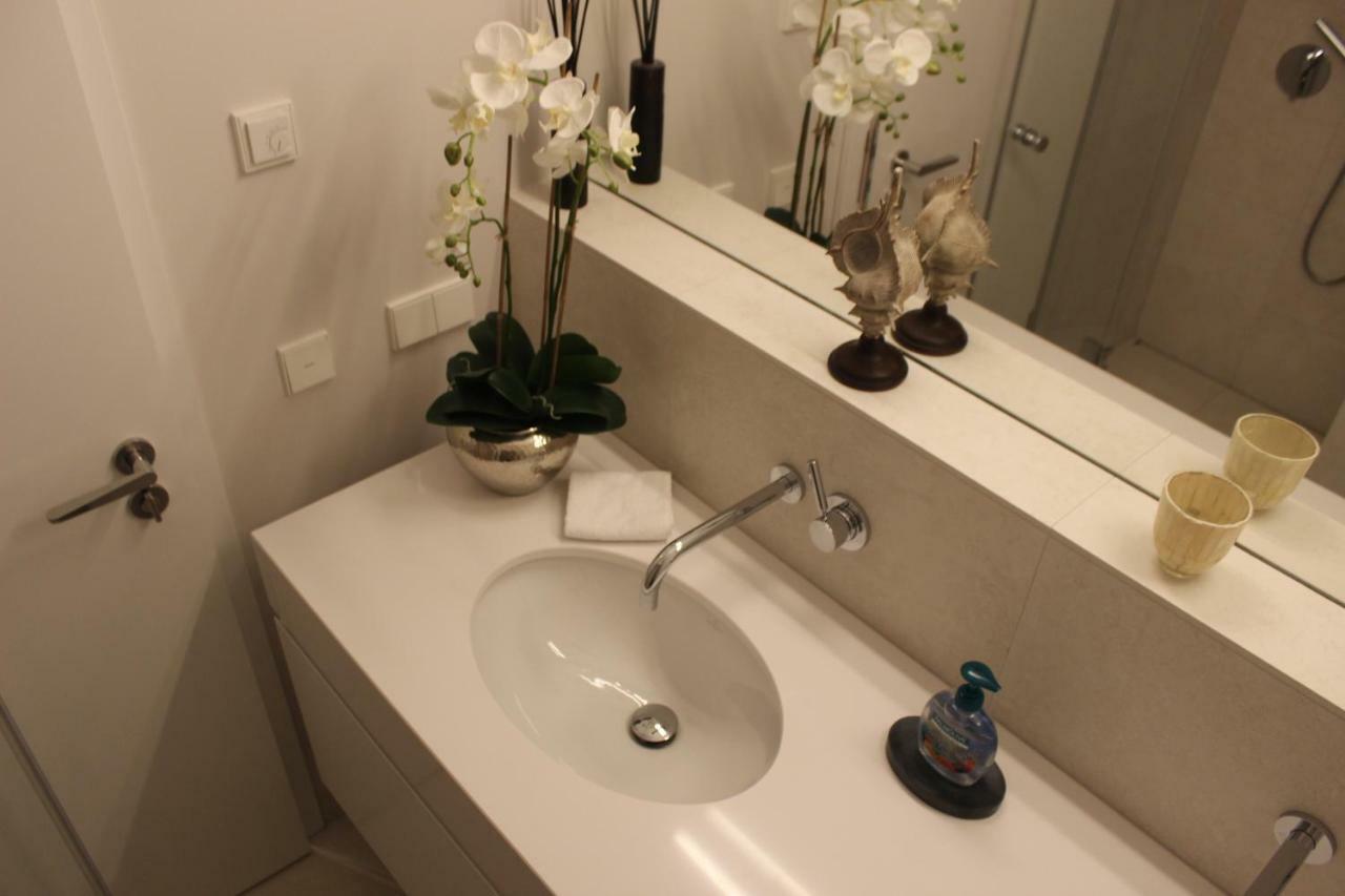 Luxury Apartment In Andreas Quartier Düsseldorf Exteriör bild